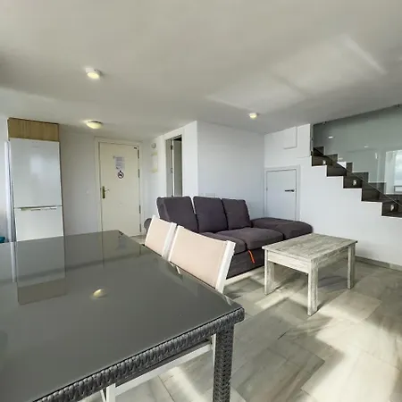 Апартаменты Skol 617 Beachfront Two-bedrooms Duplex With Sea Views