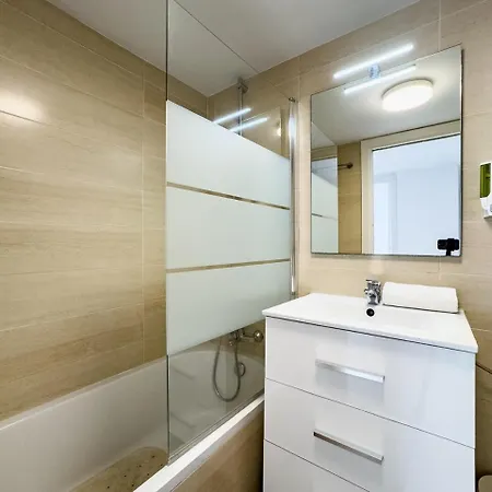 Апартаменты Skol 617 Beachfront Two-bedrooms Duplex With Sea Views